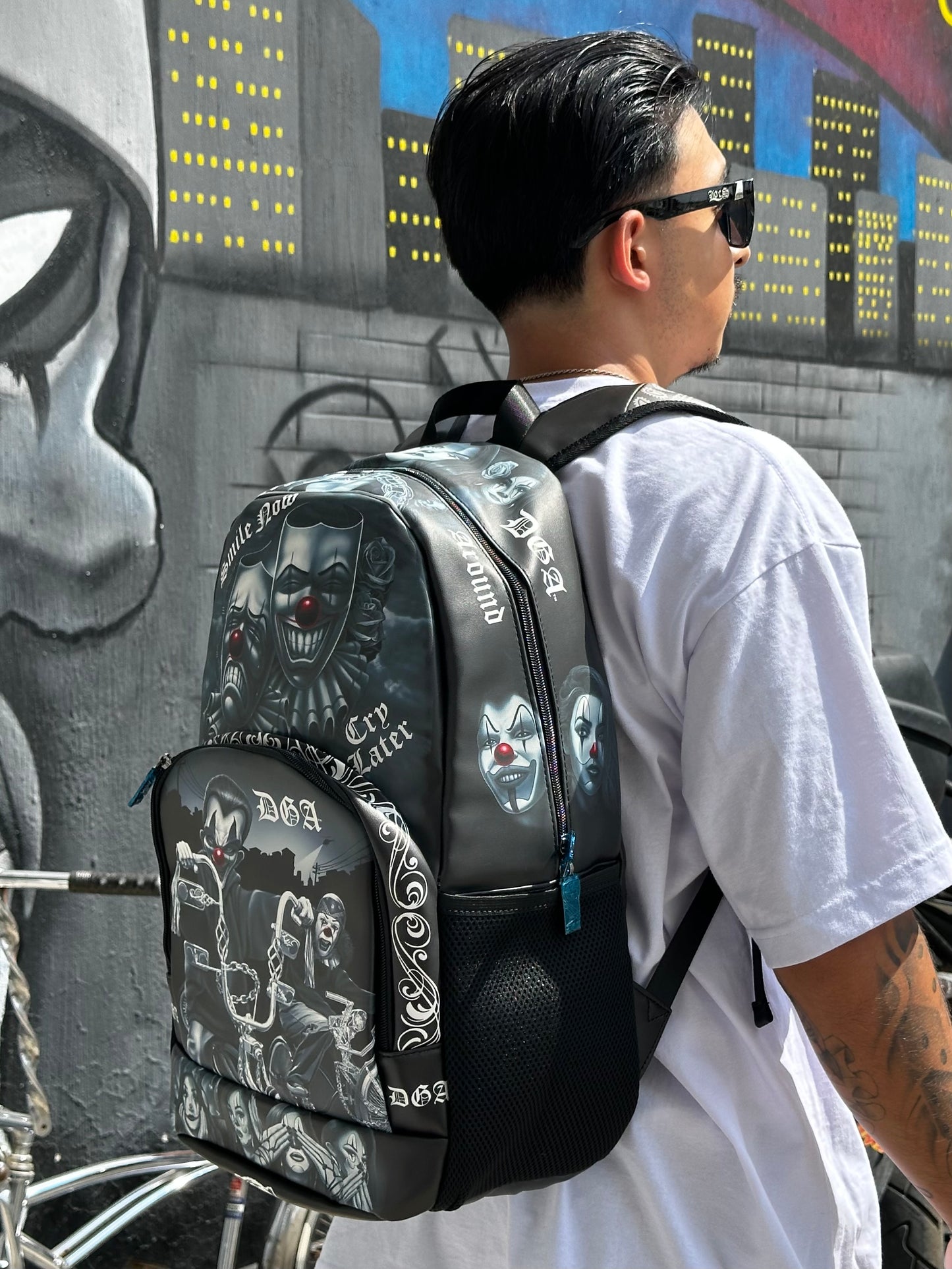 MOCHILA DGA “SMILE NOW CRY LATER”