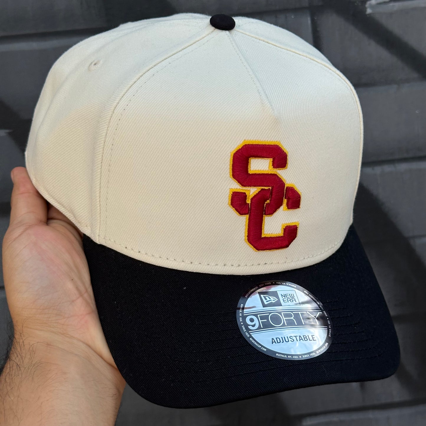GORRA NEW ERA 9FORTY CURVA EXCLUSIVA SNAPBACK “SC”