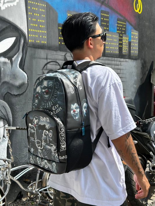 MOCHILA DGA “SMILE NOW CRY LATER”