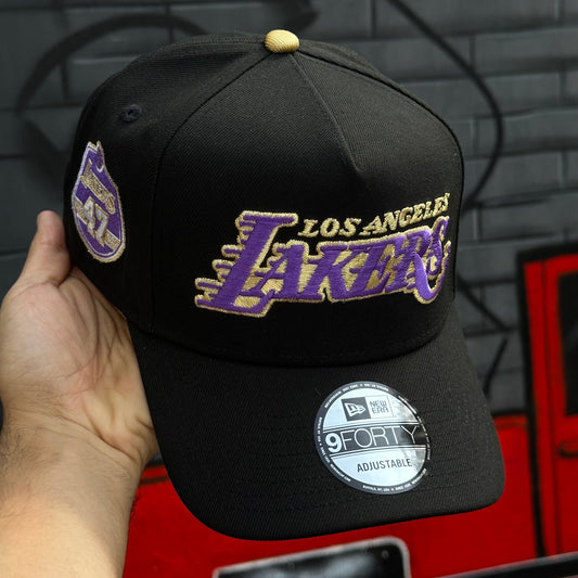 GORRA NEW ERA 9FORTY CURVA EXCLUSIVA SNAPBACK “LAKERS LA”