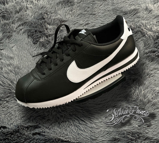 NIKE CORTEZ CLASSIC BLACK & WHITE