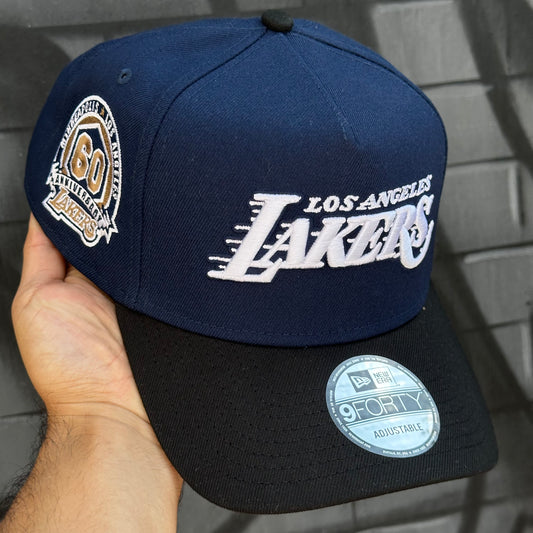 GORRA NEW ERA 9FORTY CURVA EXCLUSIVA SNAPBACK “LAKERS”